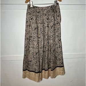 Vintage New York Jones skirt size 14 with pockets.